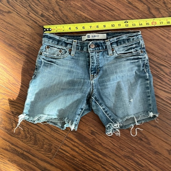 GAP Slim Fit stretch jean shorts - Picture 2 of 8
